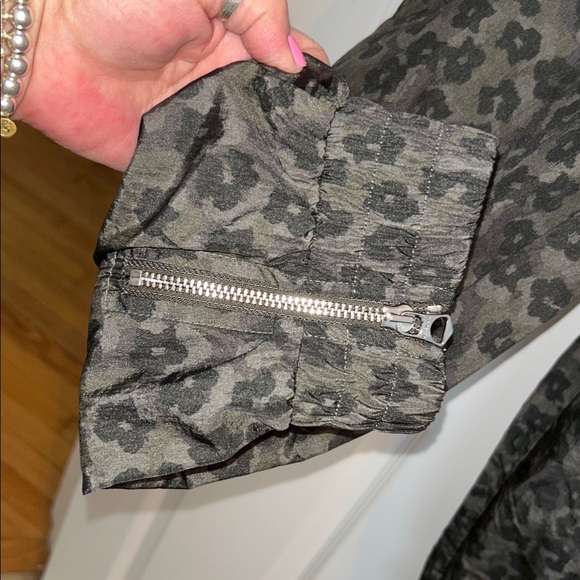 Varley Beckett Camo Joggers - Picture 15 of 15